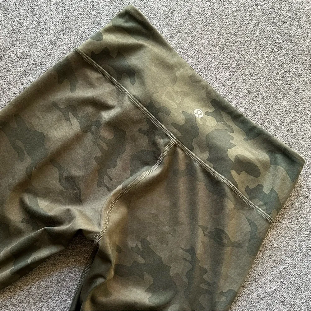 Lululemon Wunder Under Camo Cropped Leggings Size 6 - Image 6