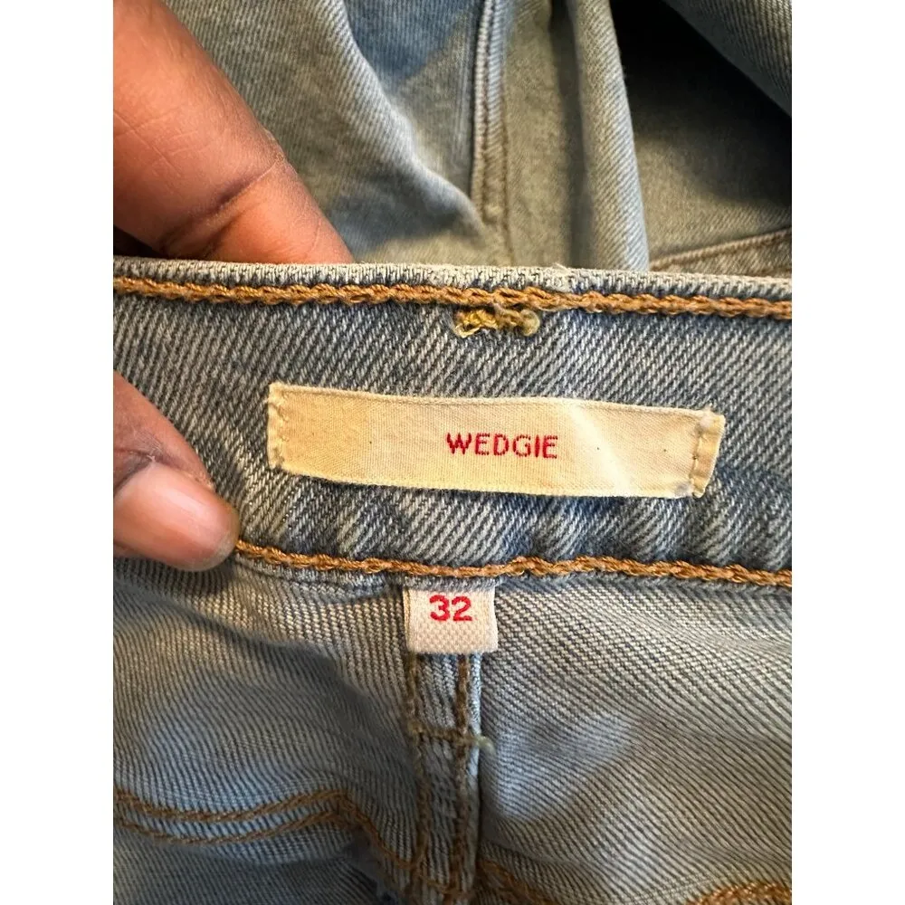 Levis Wedgie Fit Womens High-Rise Straight Leg Jeans Size 32 Light Blue Denim - Image 4