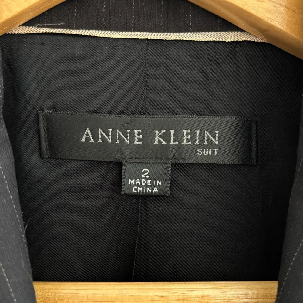 Anne Klein Women's Black Pinstripe Button Suit Blazer Size 2 - Image 8