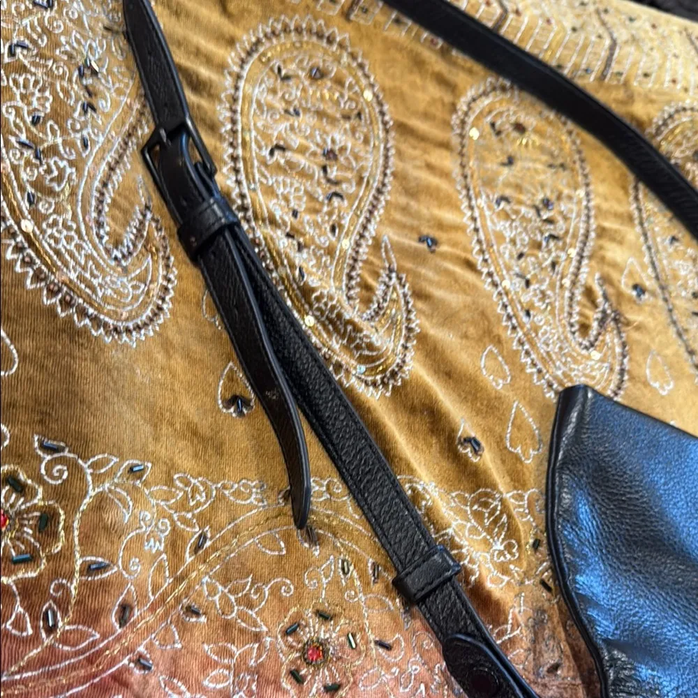 AIMEE KESTENBERG Black Crossbody Bag with Adjustable Strap and Flap Closure - Image 10