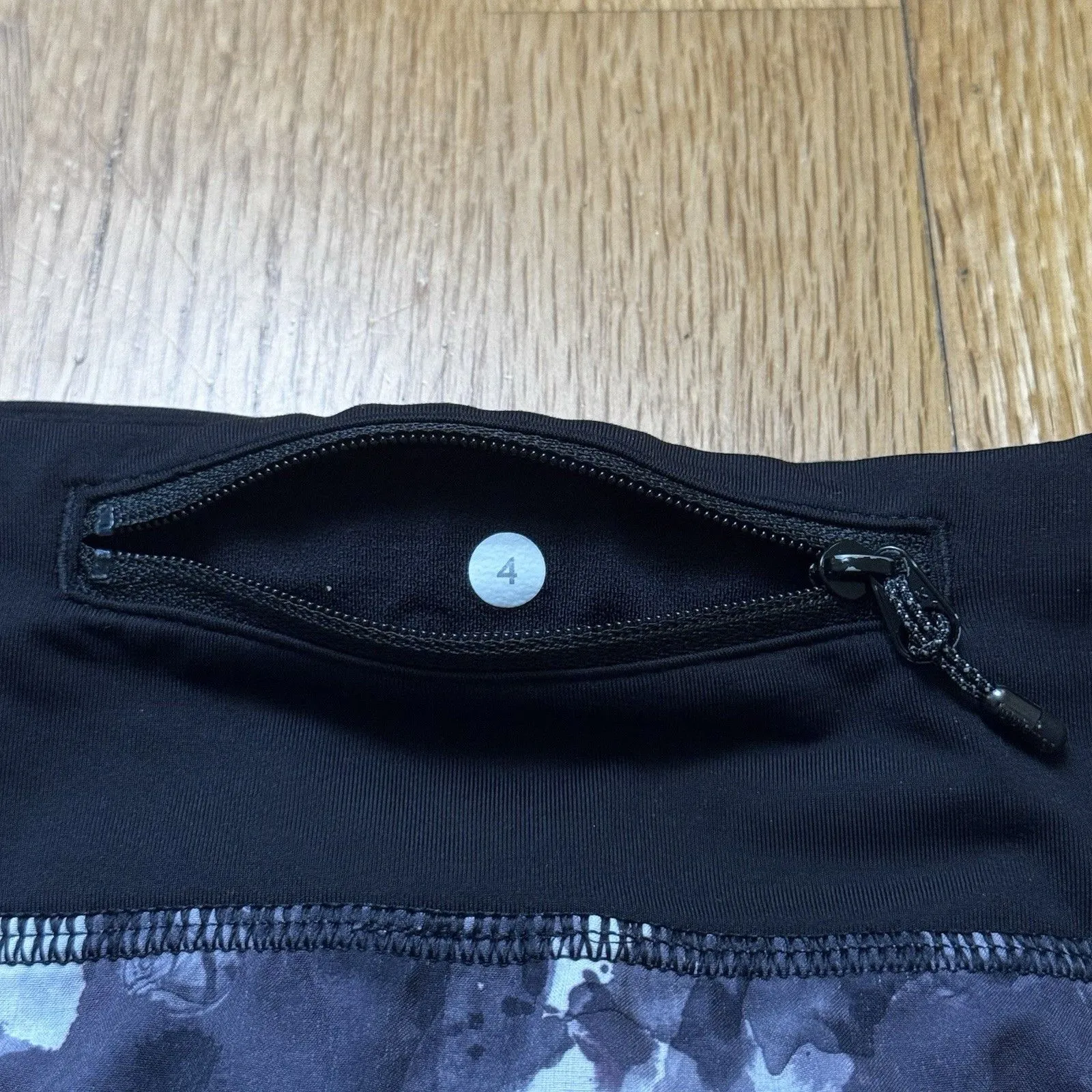 Lululemon Speed Short Black White Floral Sz 4 Lined Running Athletic Active EUC - Image 7