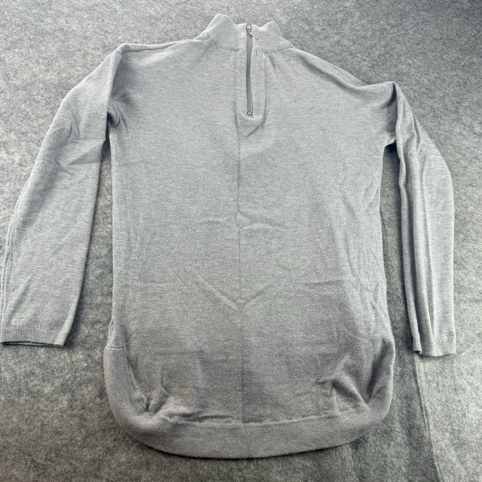 Cyrus‎ Women's Long Sleeve Light Gray Pullover Knit Sweater Zip Neck Size Medium - Image 5