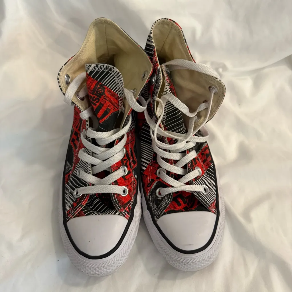 EUC Converse Chuck Taylor All Star Hi Vision Red Black Sneakers 158548F Size 7 - Image 3