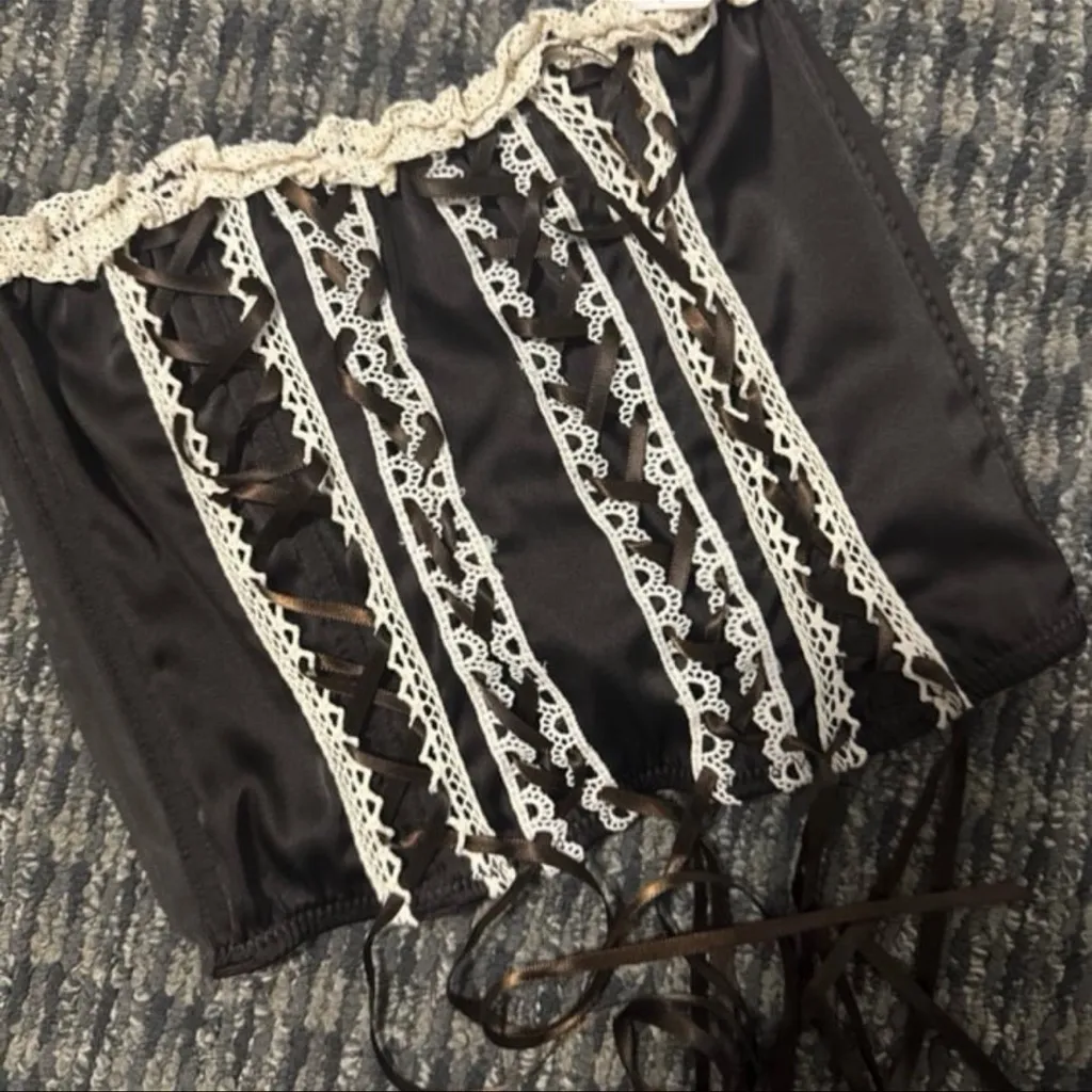 Urban Outfitters Black and Cream Lace Crop Top - Image 2