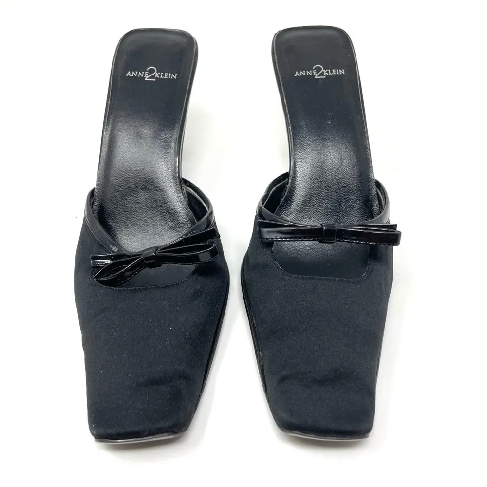 ANNE KLEIN 2 black fabric heeled mules, size 7.5 - Image 2