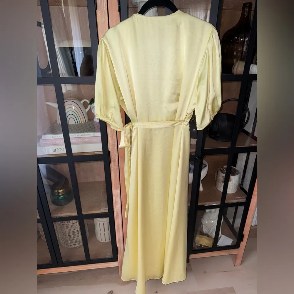 Zara maxi dress silky satin butter yellow puff sleeve wrap tie front black tie - Image 8