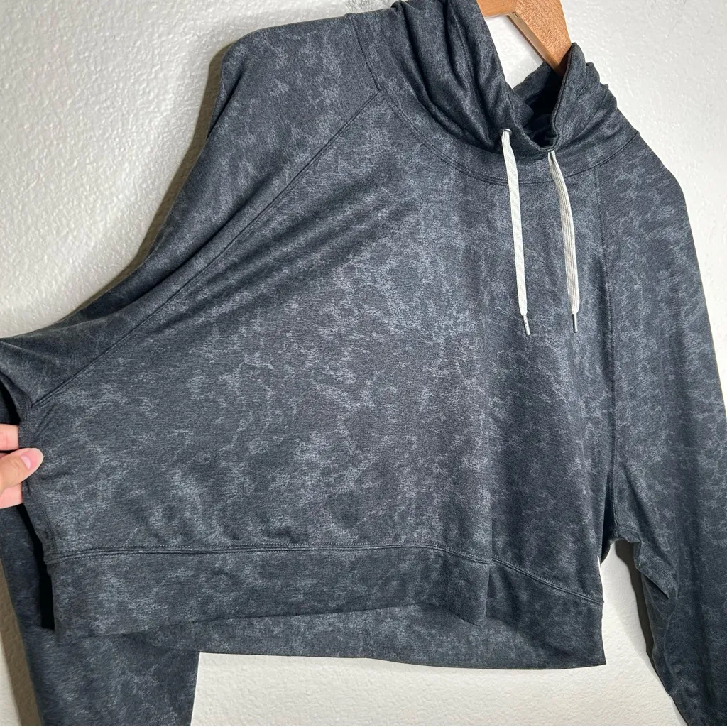 Vuori Halo Crop Funnel Neck grey large - Image 3