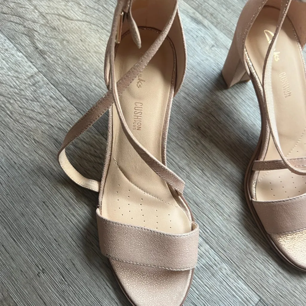 NWOT Clarks heel sandals size 9 - Image 4
