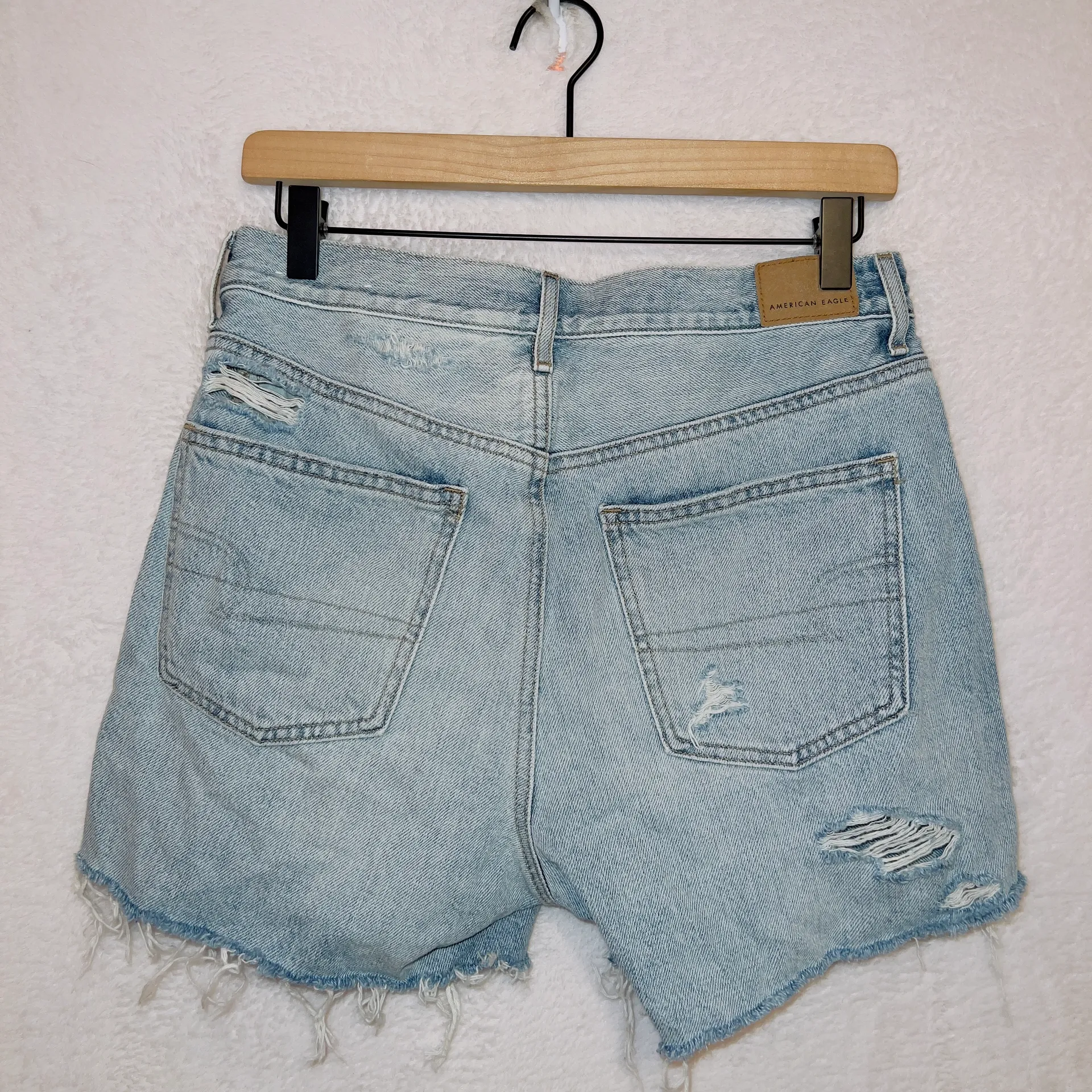 AE Light Wash Denim High Rise Distressed 90s Boyfriend Short - Image 4