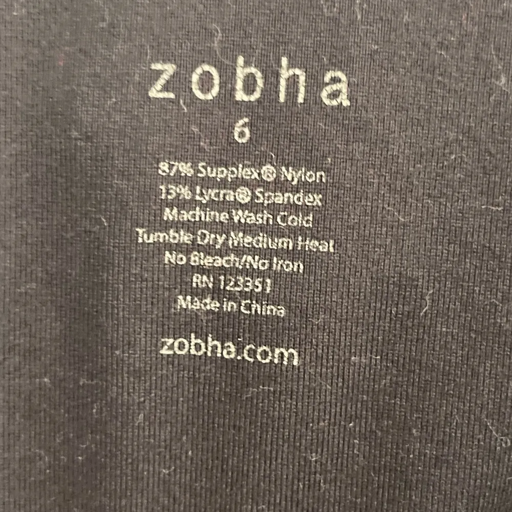 Women’s  athletic workout top size 6 - Image 2