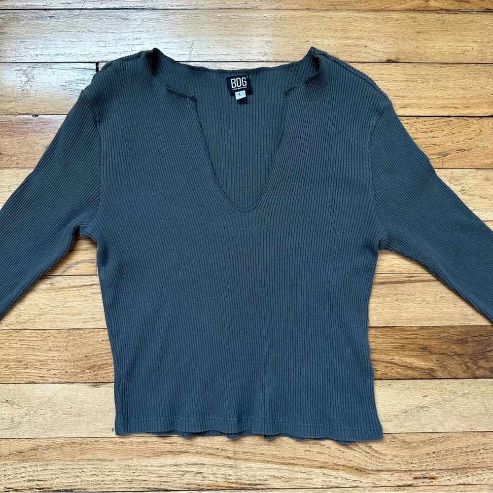 Urban Outfitters Nala Notch Neck Long Sleeve Crop Top Dark Gray Size Large - Image 3