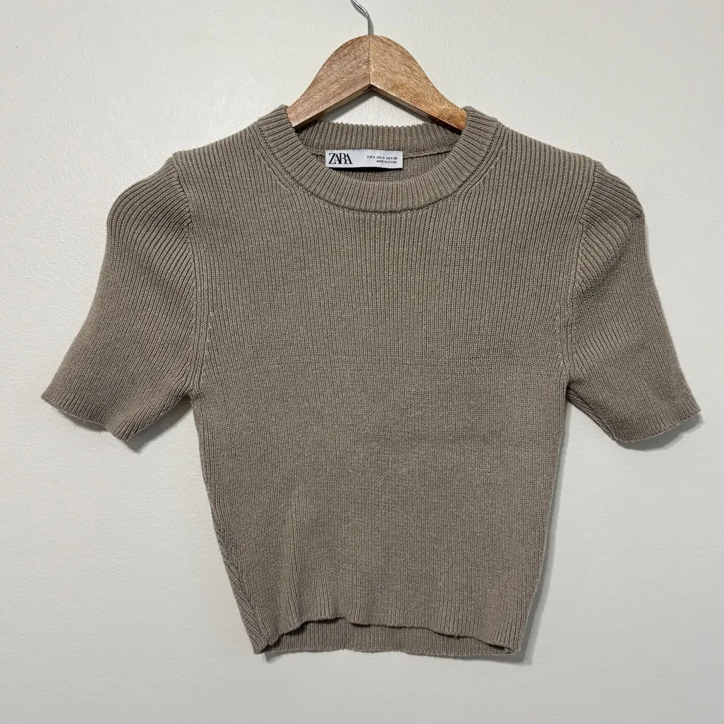 Zara Knit Sweater Size Small Blogger Fave Neutral Taupe Short Sleeve Waist Crop - Image 2