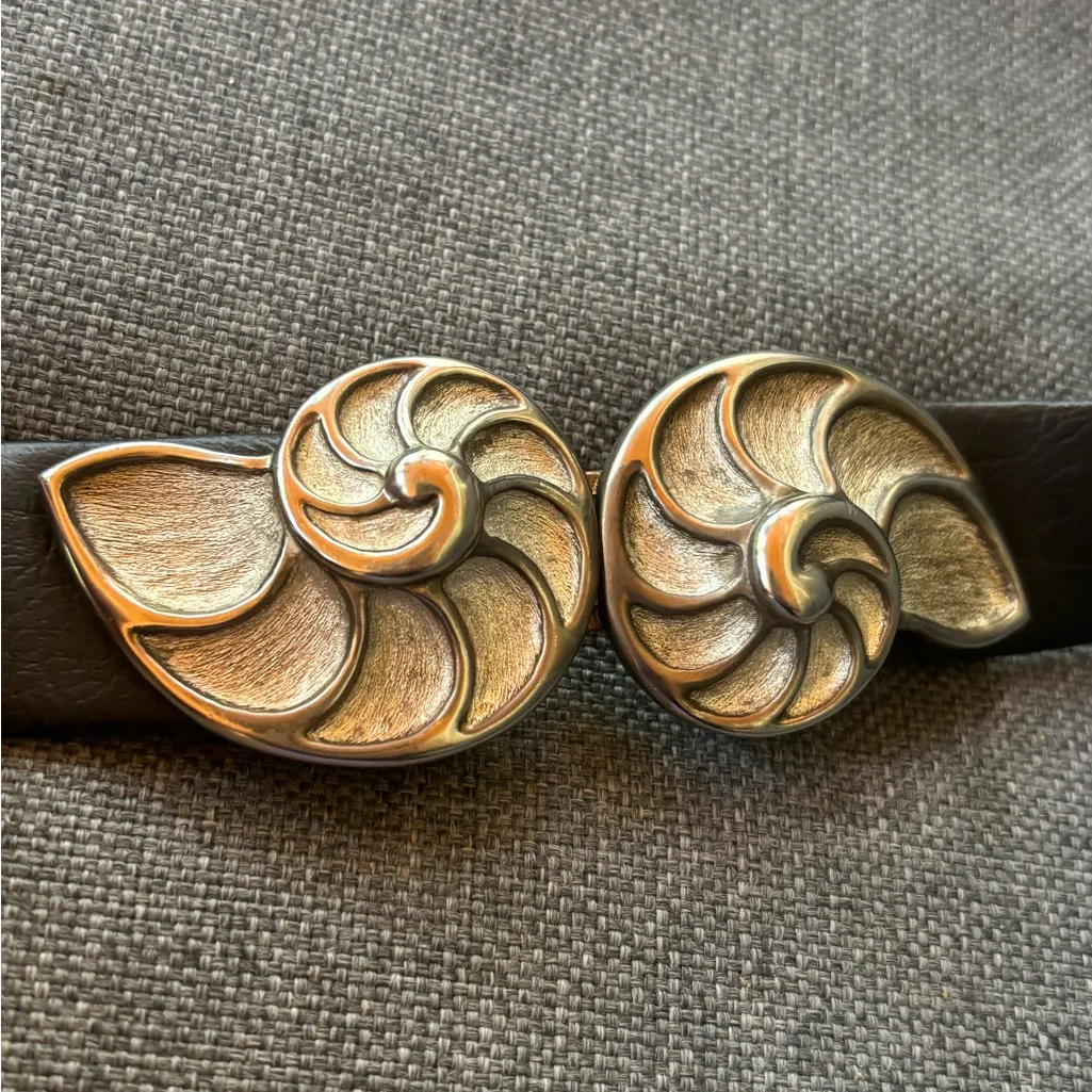 Paquette black leather conch belt size small - Image 4