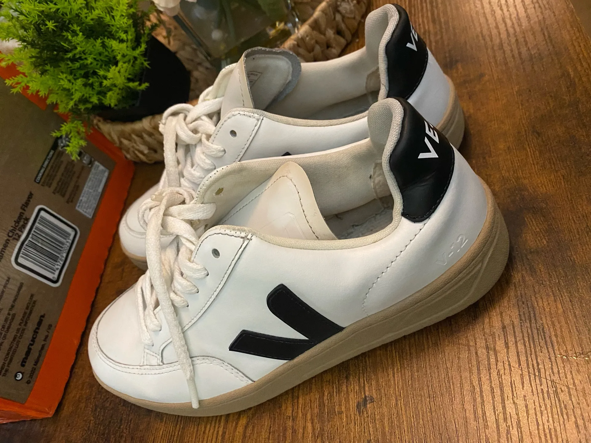 VEJA V-12 Leather Womens Shoes Size 7 - Image 4