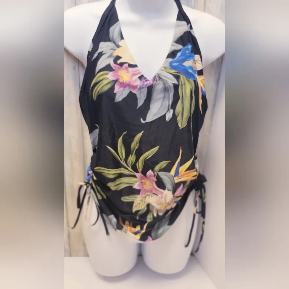 Kona Sol Halter Swim Top Size Medium - Image 2