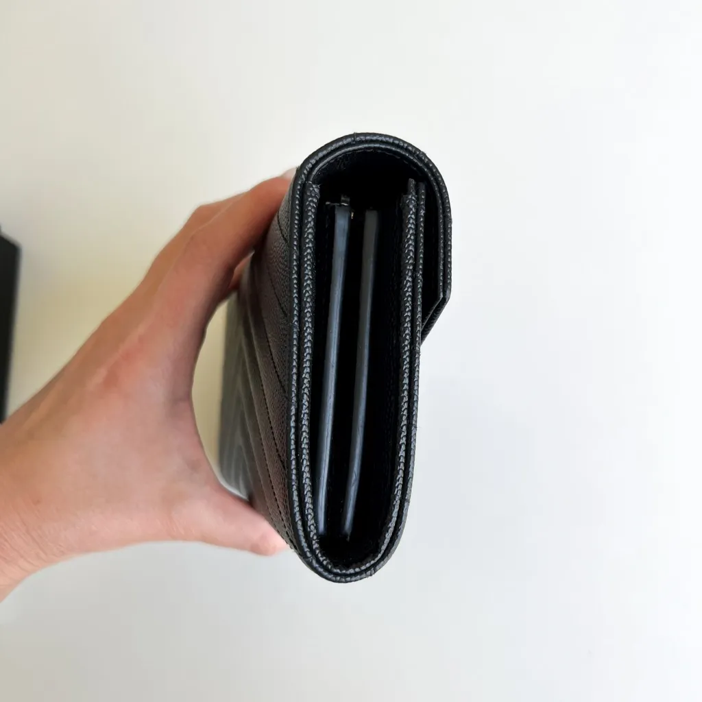 YSL Saint Laurent Large Grain de Poudre Leather Flap Wallet in Black - Image 4