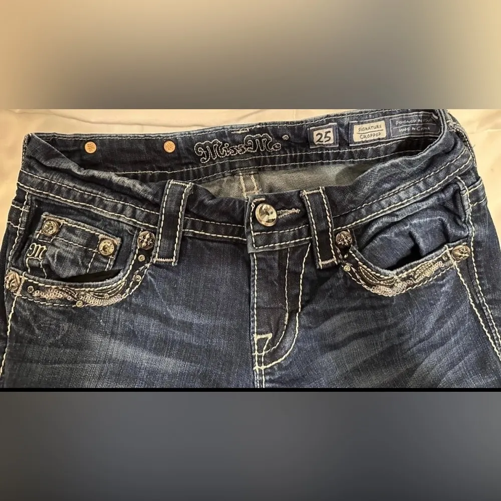 Women’s Signature Rise Bootcut Cropped Jeans Size 25, Dark Wash, - Image 2