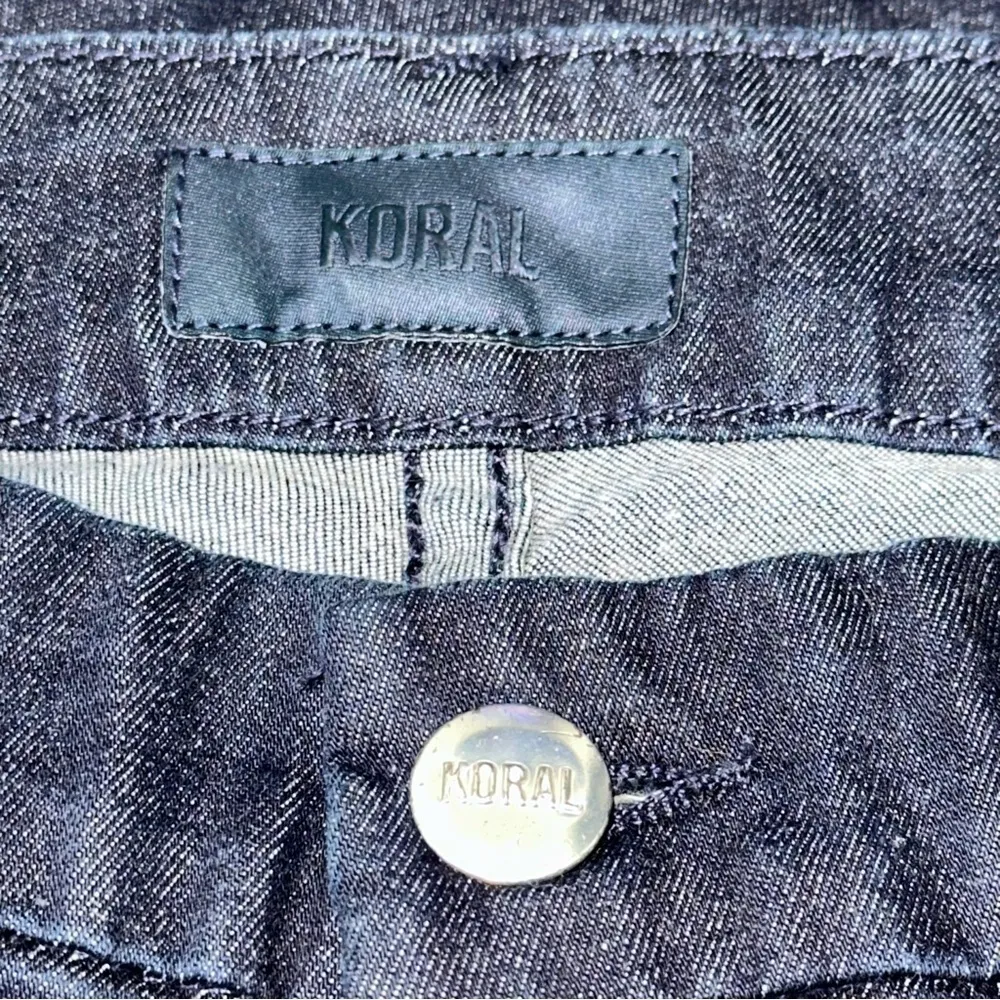 Koral Los Angeles Women’s Size 26 Dark Denim Lived in Length A1 Skinny Jeans - Image 7