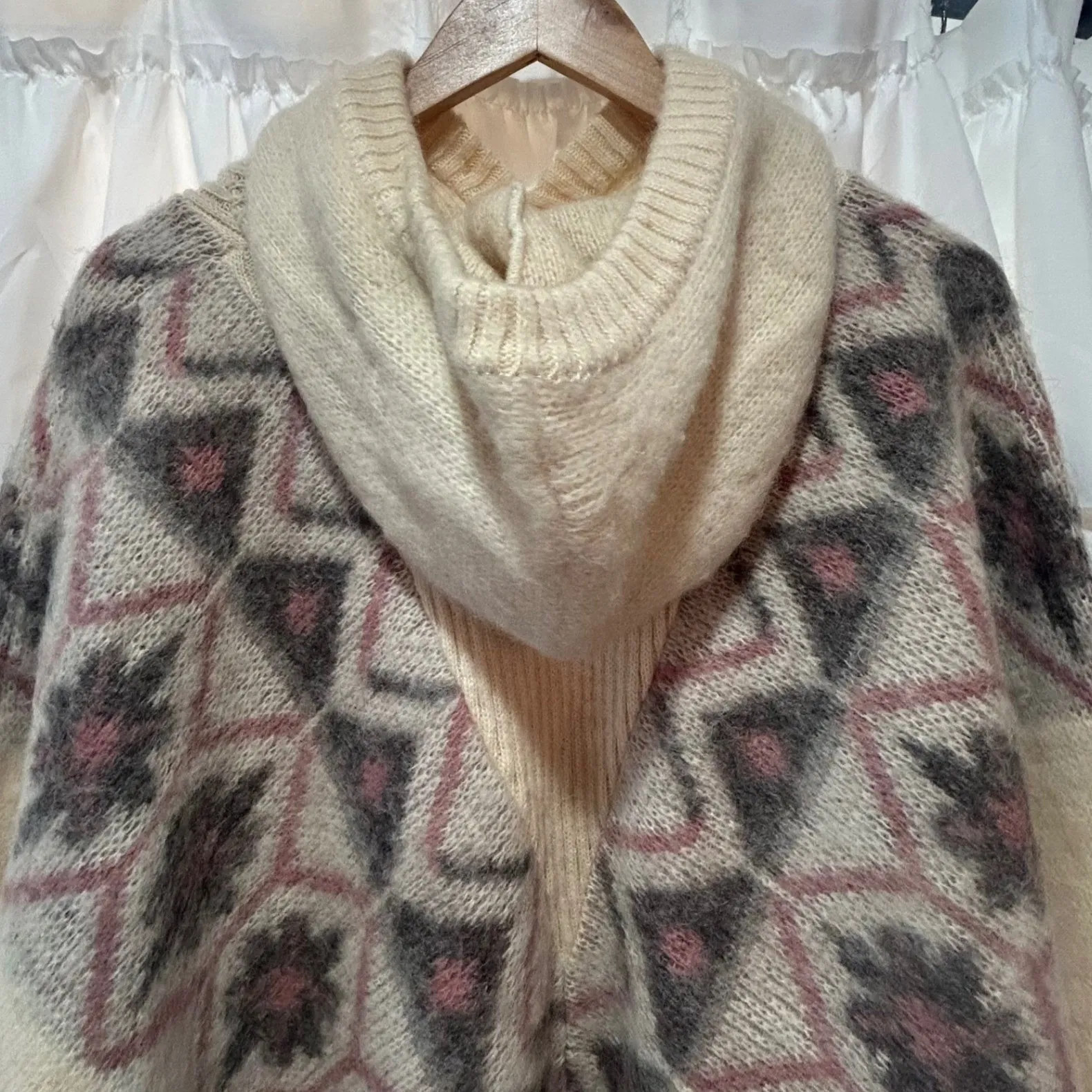 Vintage Icewear Iceland 100% Pure New Wool Geometric Fair Isle Poncho Sweater Gray Size undefined - Image 6