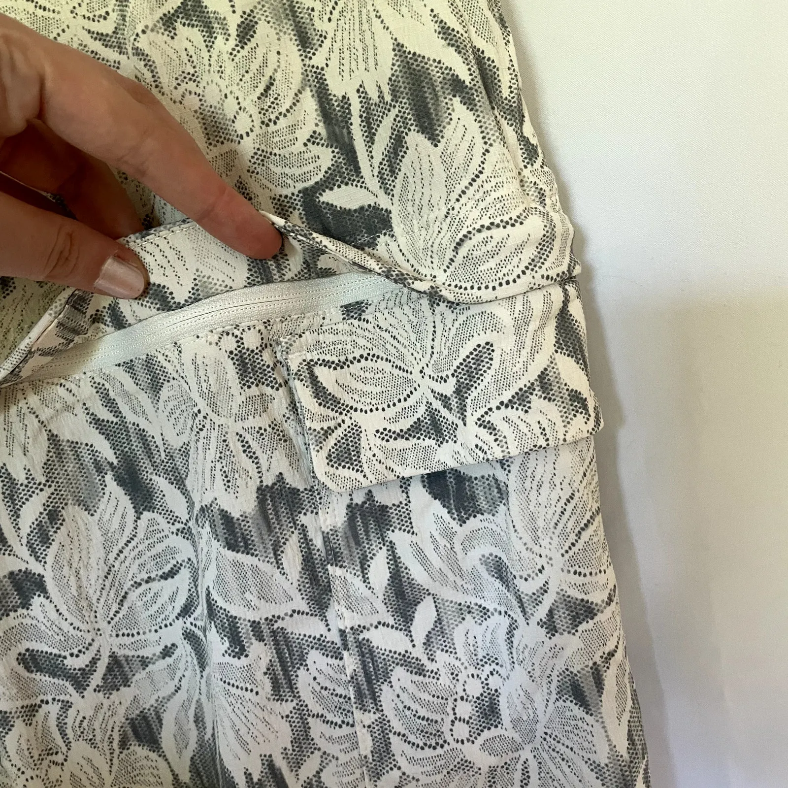 Athleta white green straight leg hiking pants women's 10 trekkie convertible - Image 6