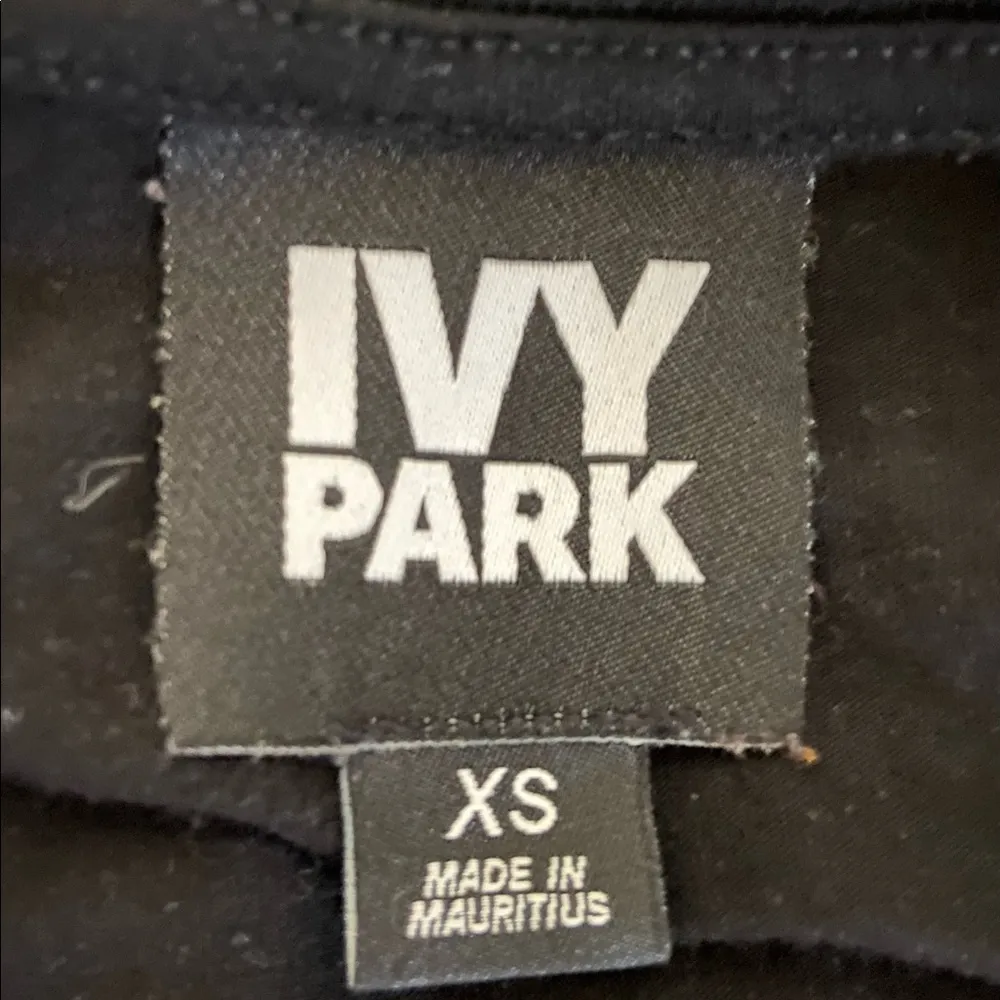Ivy Park black w/white logo spellout size XS t-shirt. - Image 4