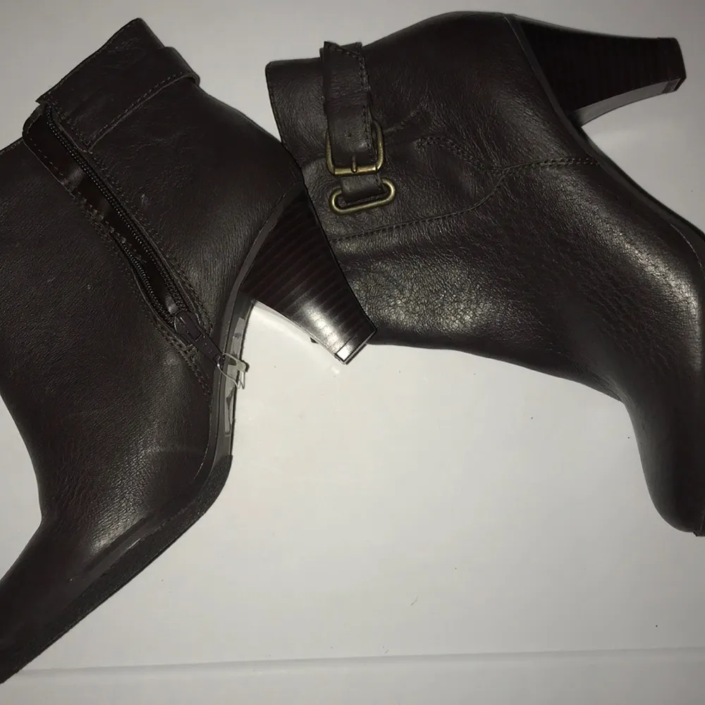 New St. John Bay Brown Booties Sz 8 - Image 2
