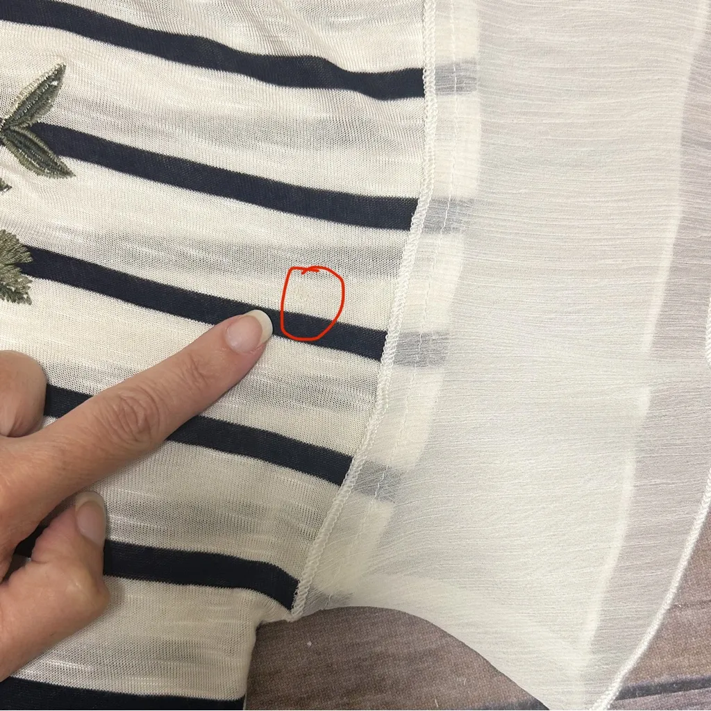 Maurices Ivory Navy Stripe Floral Embroidered Tie V Neck Short Sleeve Medium NWT - Image 12