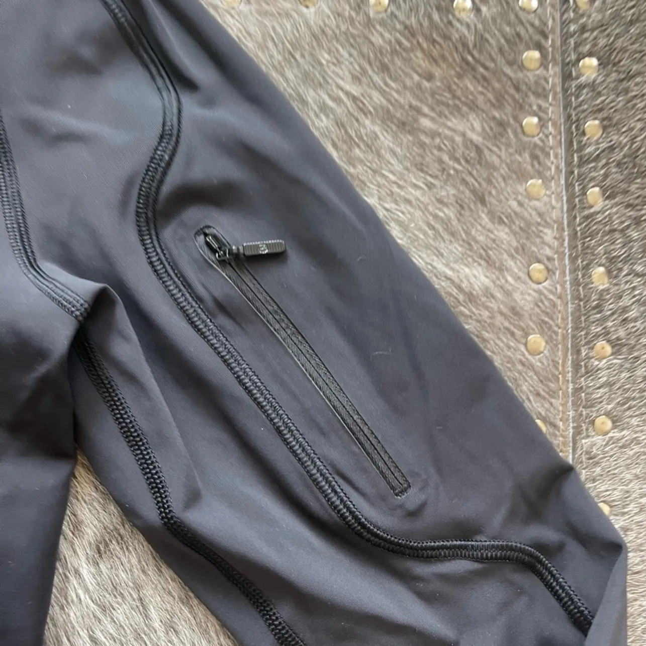 cropped half zip athletic hoodie In Black - Image 3