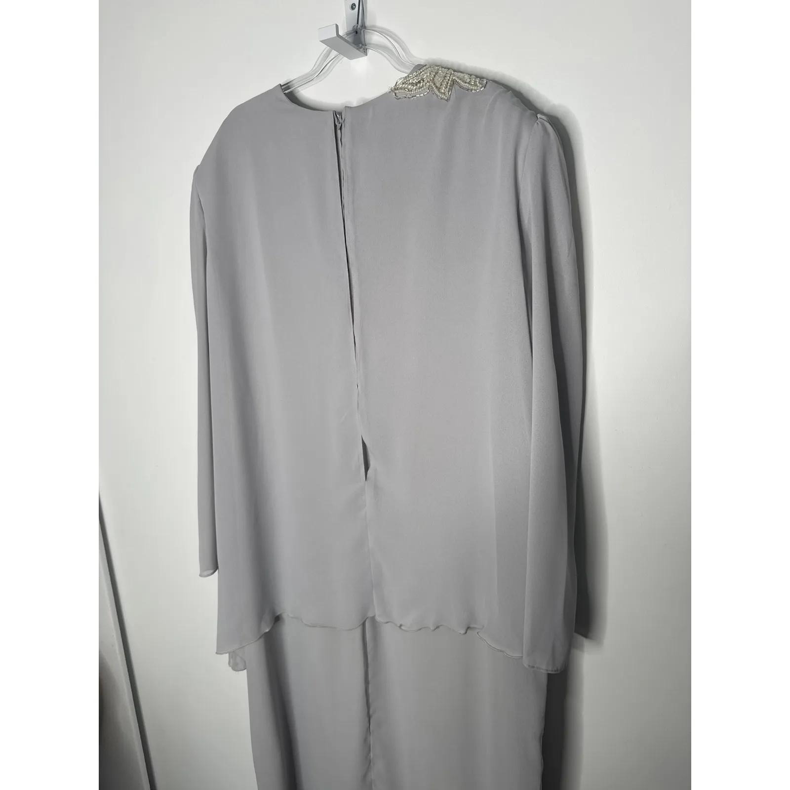 Vintage 1980s–1990s Jovani New York Beaded Shoulder Grey Chiffon Evening Gown 28 - Image 10