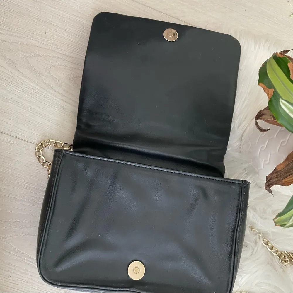 ZARA trafaluc cross body gold chain quilted purse - Image 3