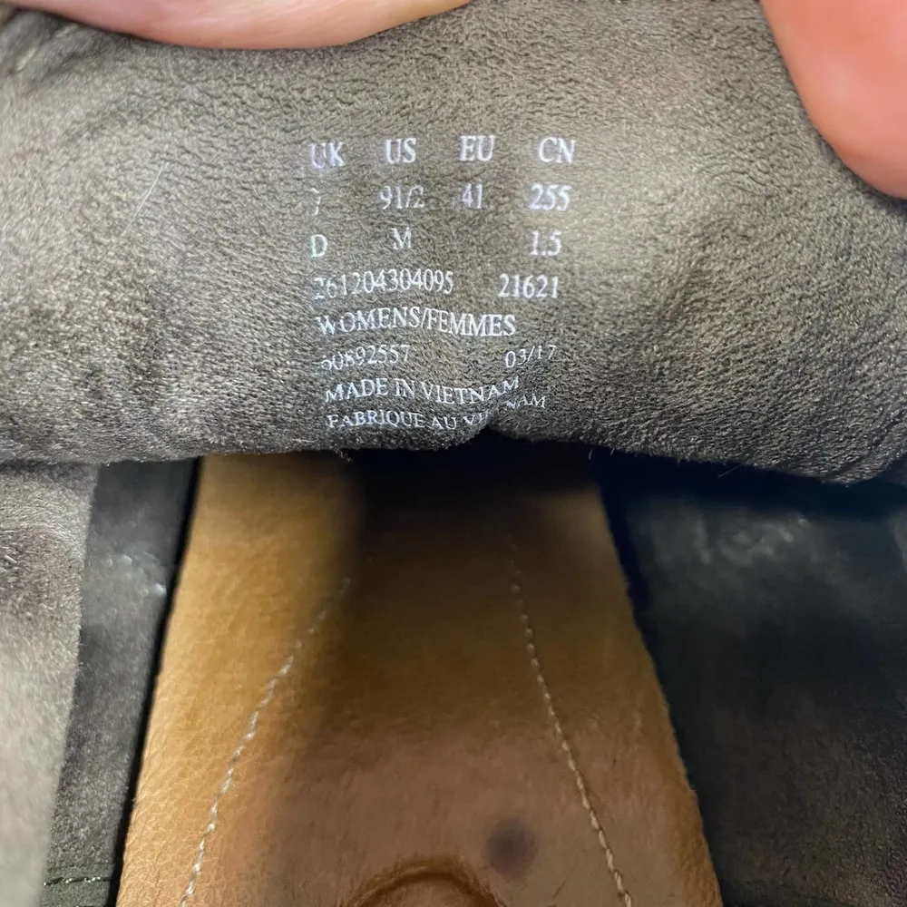 Clarks Artisan size 9.5 Carleta Lyon Tan Leather Suede Ankle Lace Up Booties - Image 9