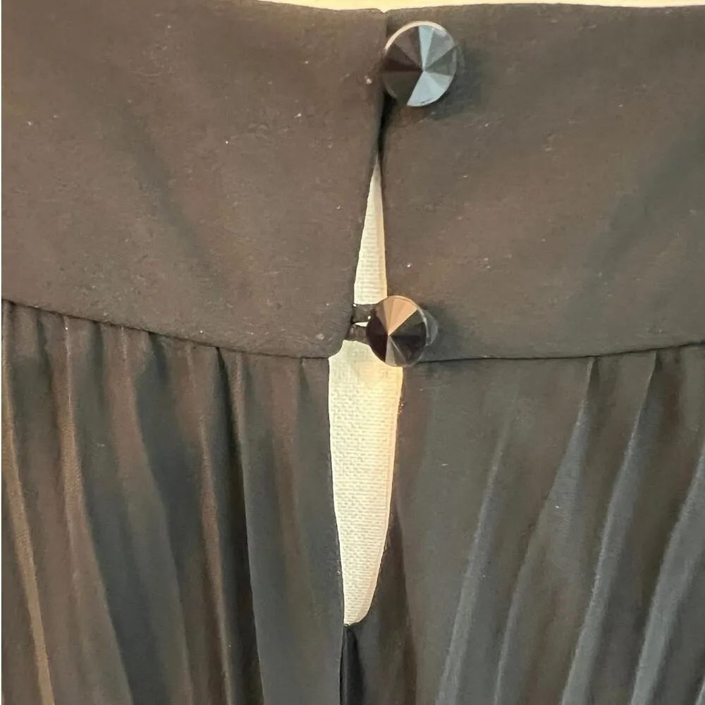 White House Black Market Trapeze Pleated Chiffon Dress Cutaway Shoulders 
Size 8 - Image 9