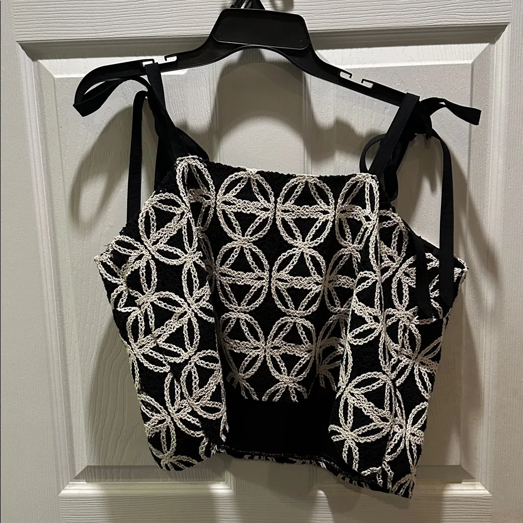 Express Classic Black Top - Image 4