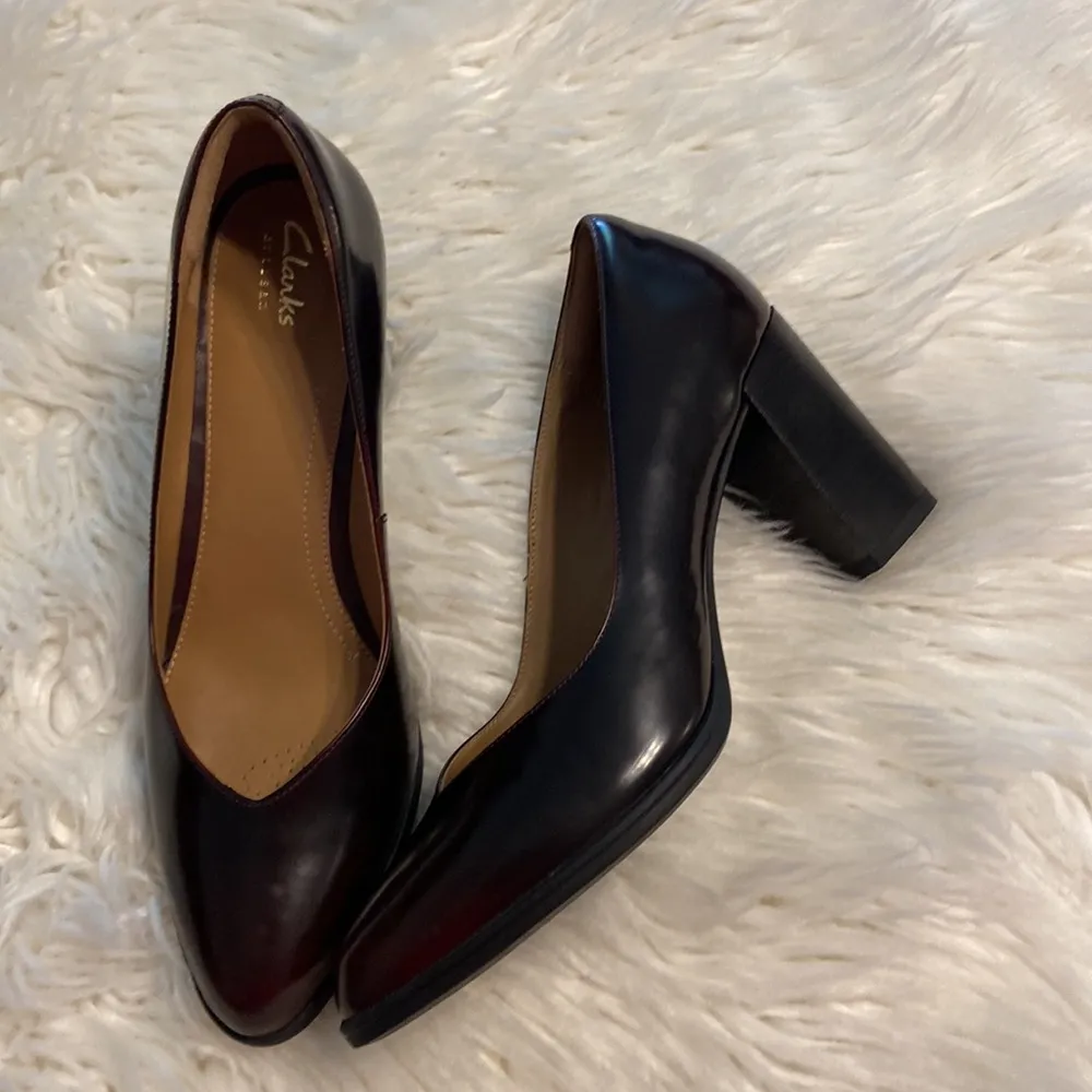 CLARKS LEATHER Artisan Heels size 10 excellent condition never been worn - Image 2