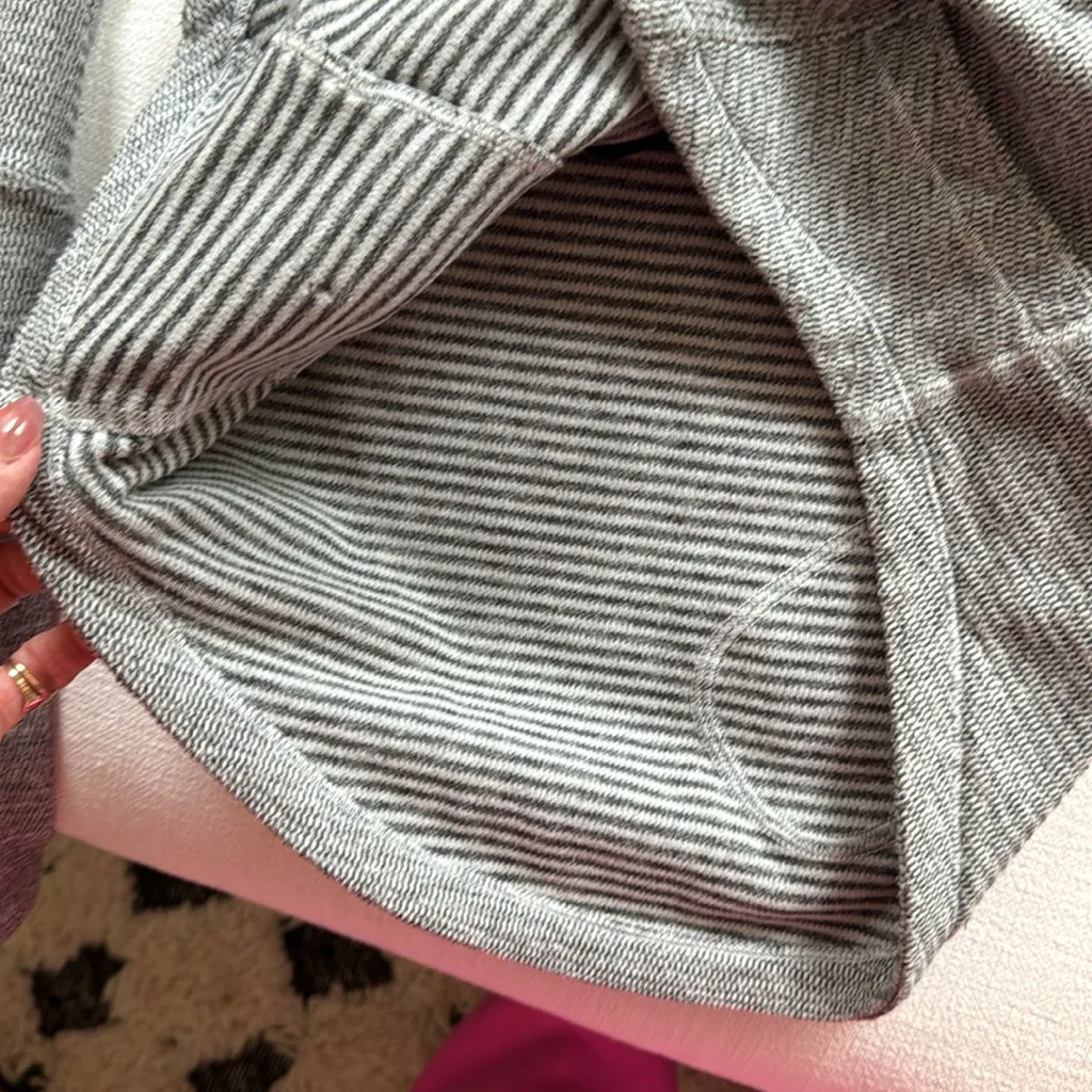 Lululemon athletica Base Runner
1/2 Zip Pullover thermal size 4 Mint condition - Image 9