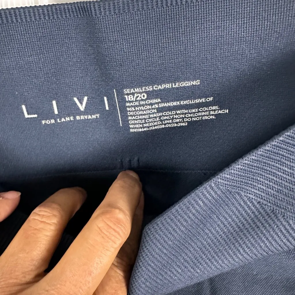 Lane Bryant Livi Size 18/20 Seamless Capri Legging Nylon Spandex Blue - Image 2