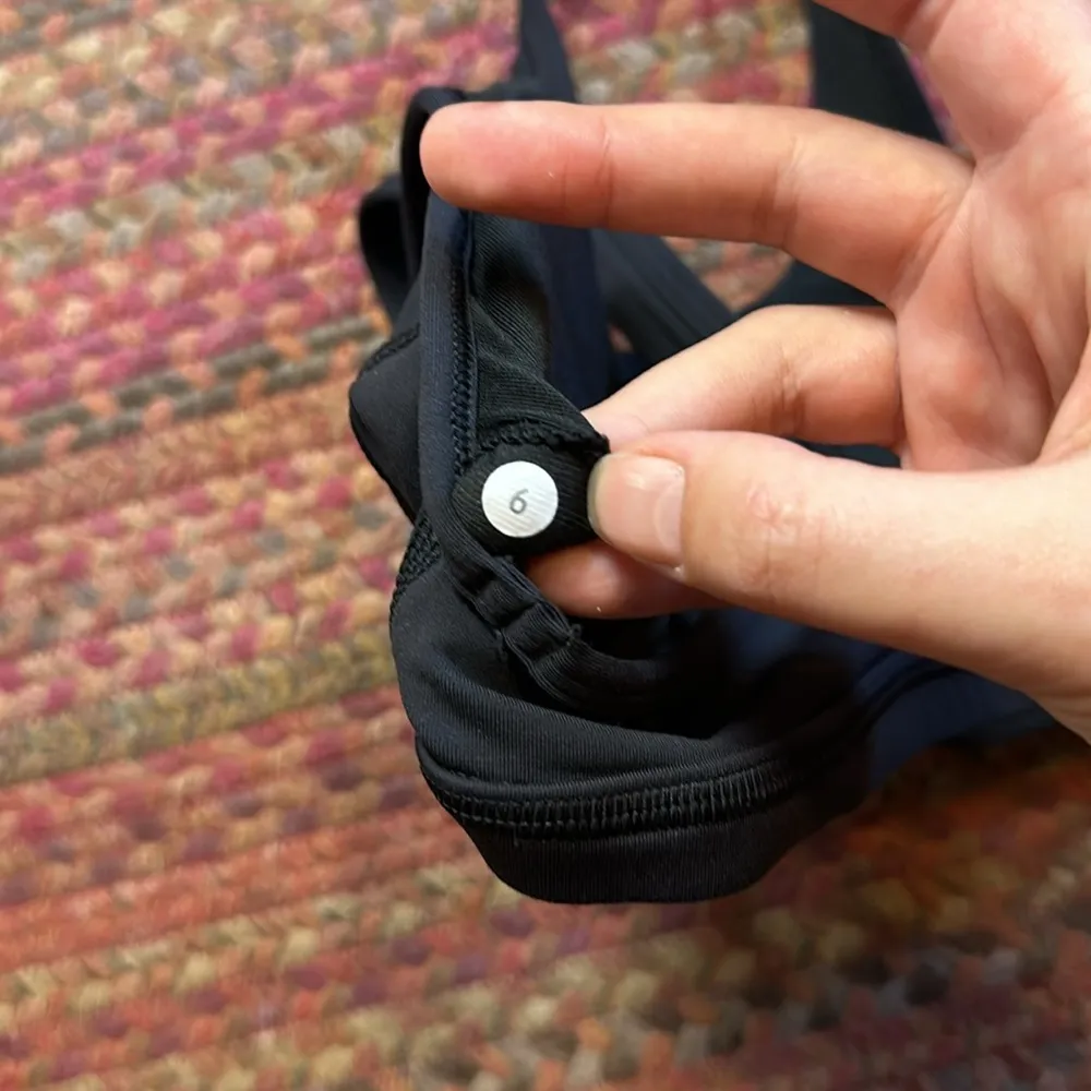 LULULEMON BLACK CUT OUT Y BACK SPORTS BRA - Image 4