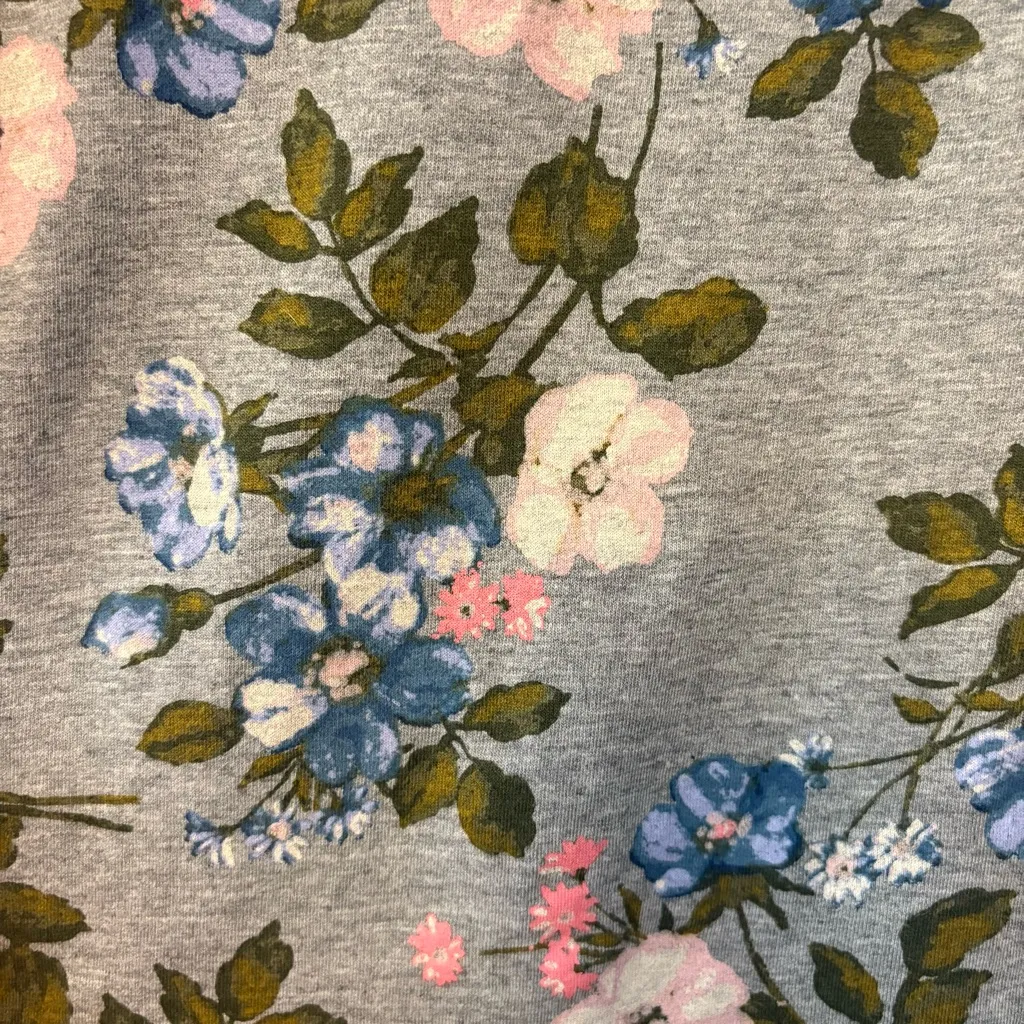 Motherhood Maternity gray short sleeve top with pink and blue flowers medium - Image 16