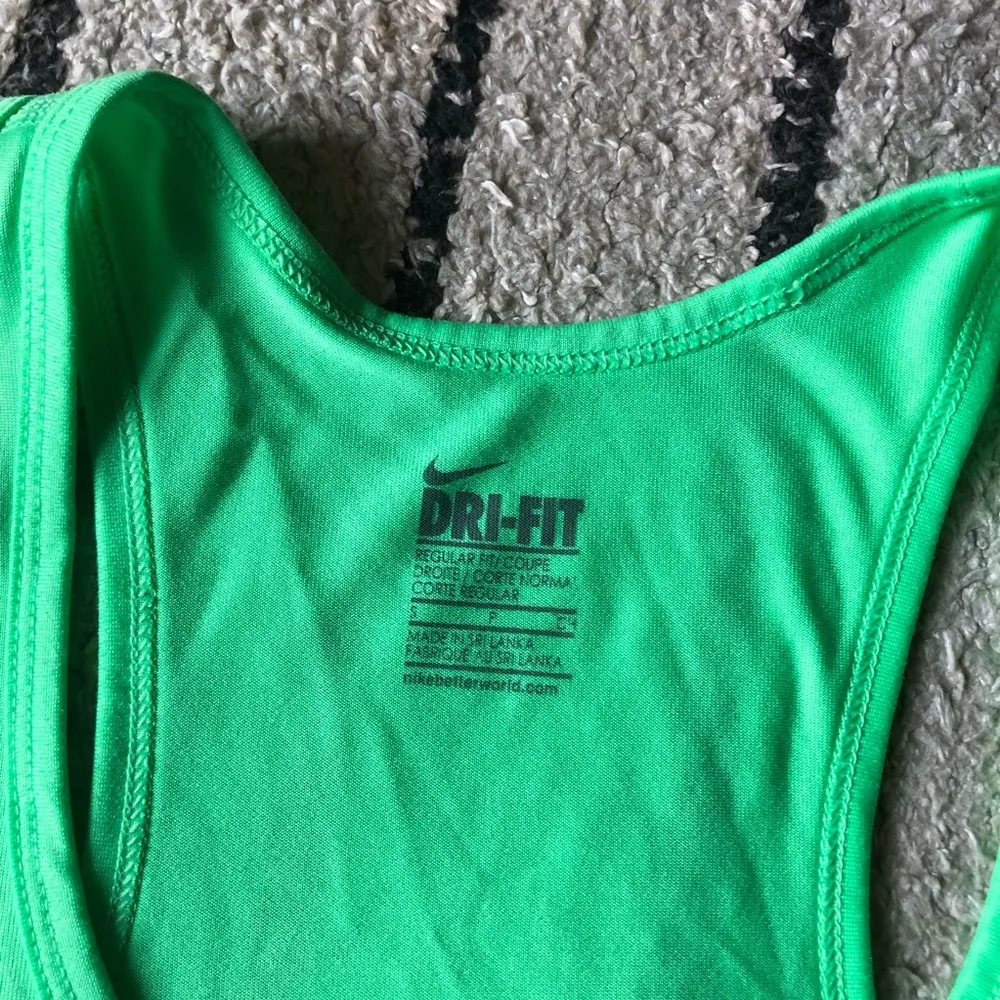 Nike DRI-FIT workout tank - Image 3