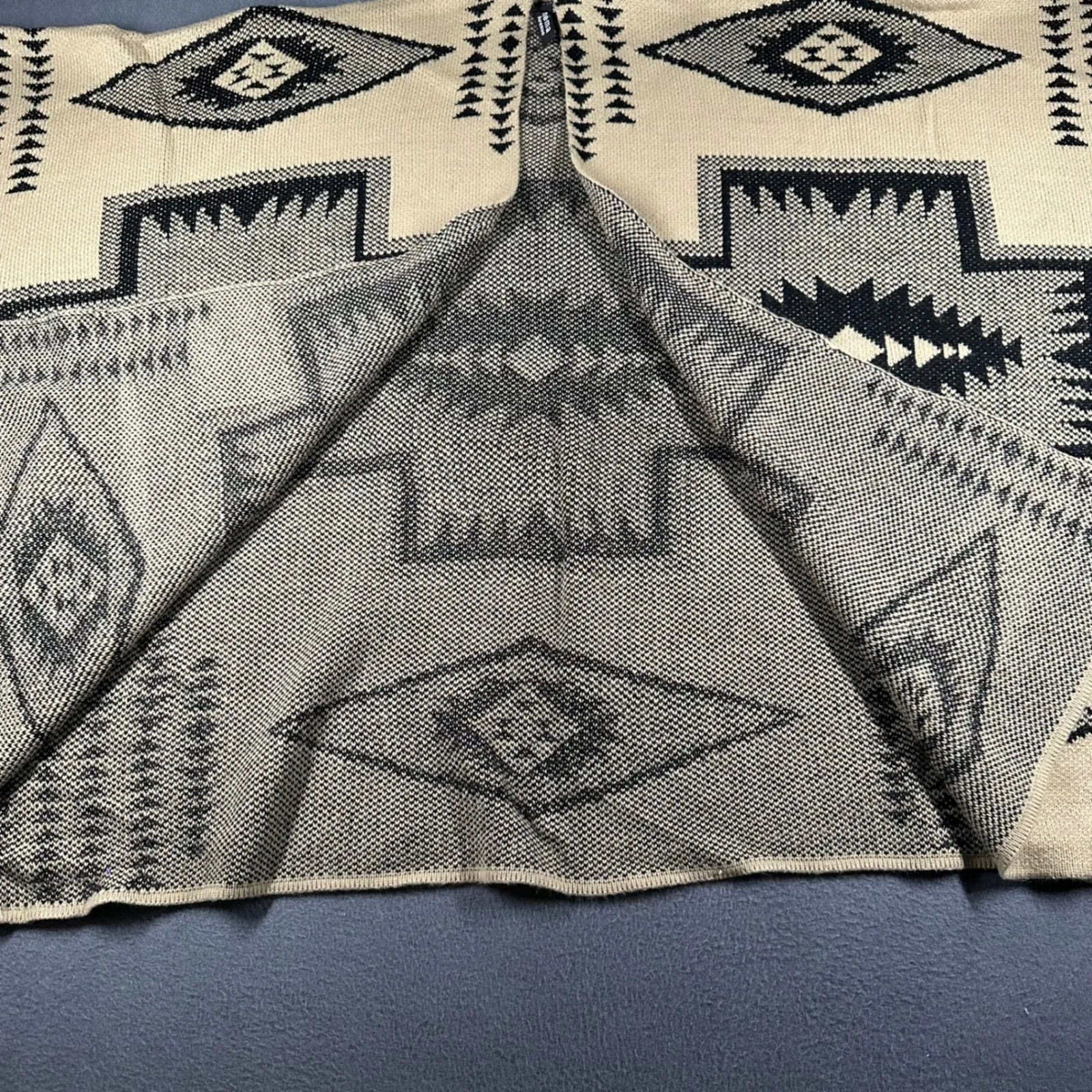 Nema Avenue Open Front Poncho Cape One Size Beige Black Geometric Aztec Print Tan - Image 9