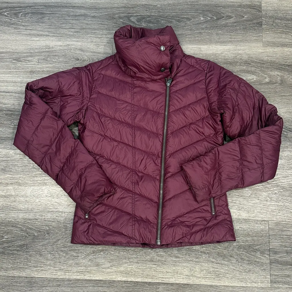 Patagonia  Women's Puffer Jacket - Burgundy
small Women’s Goose Down Coat - Image 2