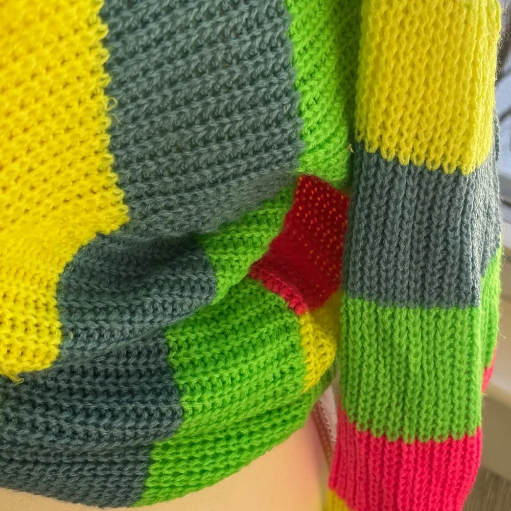 Women’s Twist Front Sweater Multiple Size L - Image 4