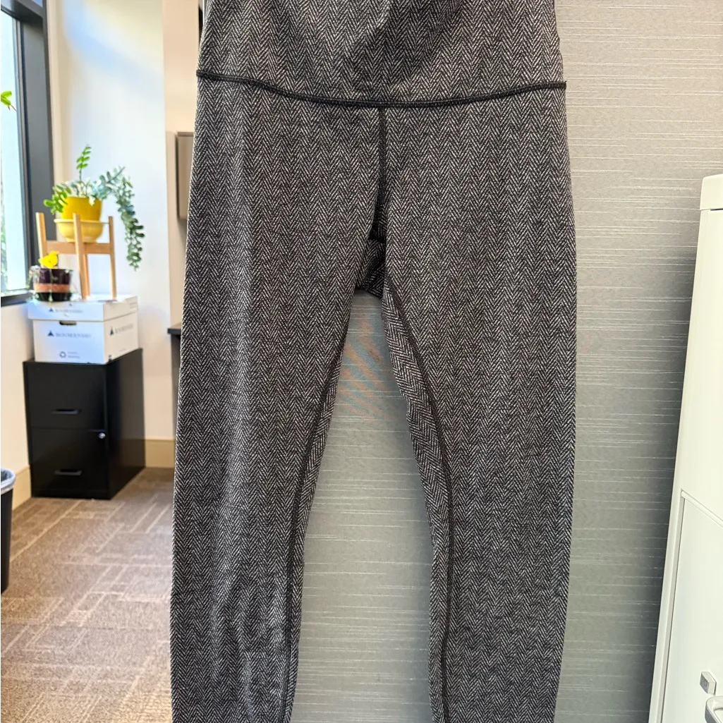 Lululemon Athletica Women's Gray Herringbone Joggers Size 8 - Image 8