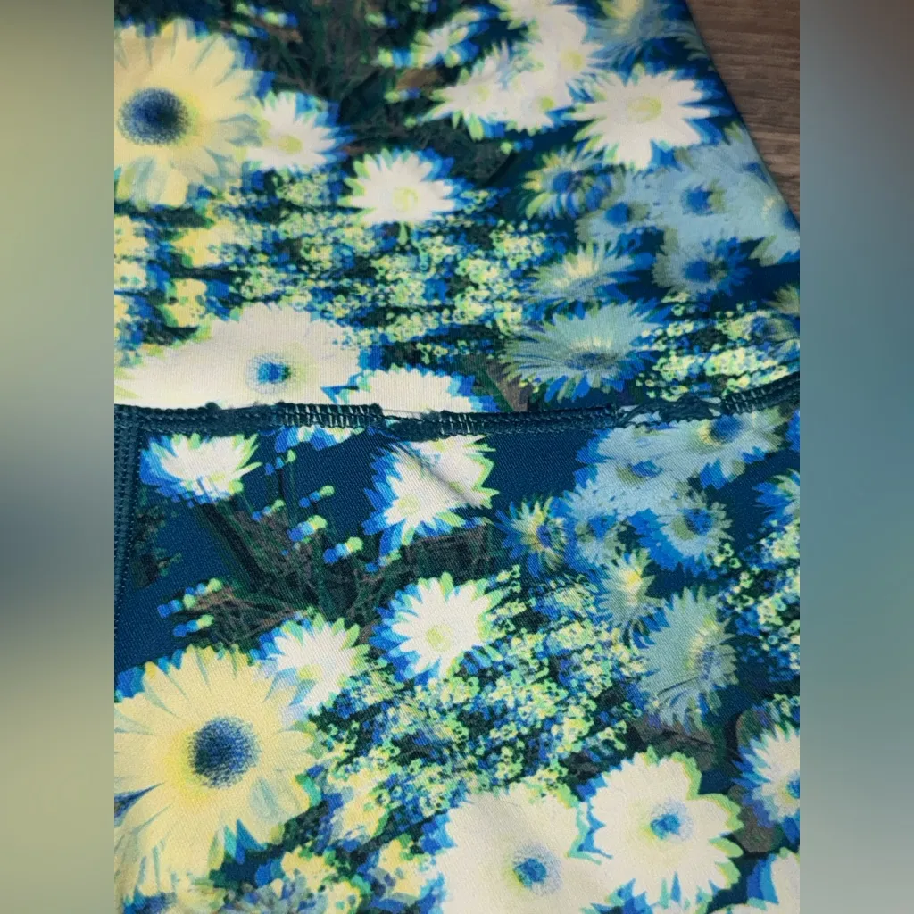 Offline By Aerie Trippy Retro High Waist Biker Shorts XS Blue - Image 6