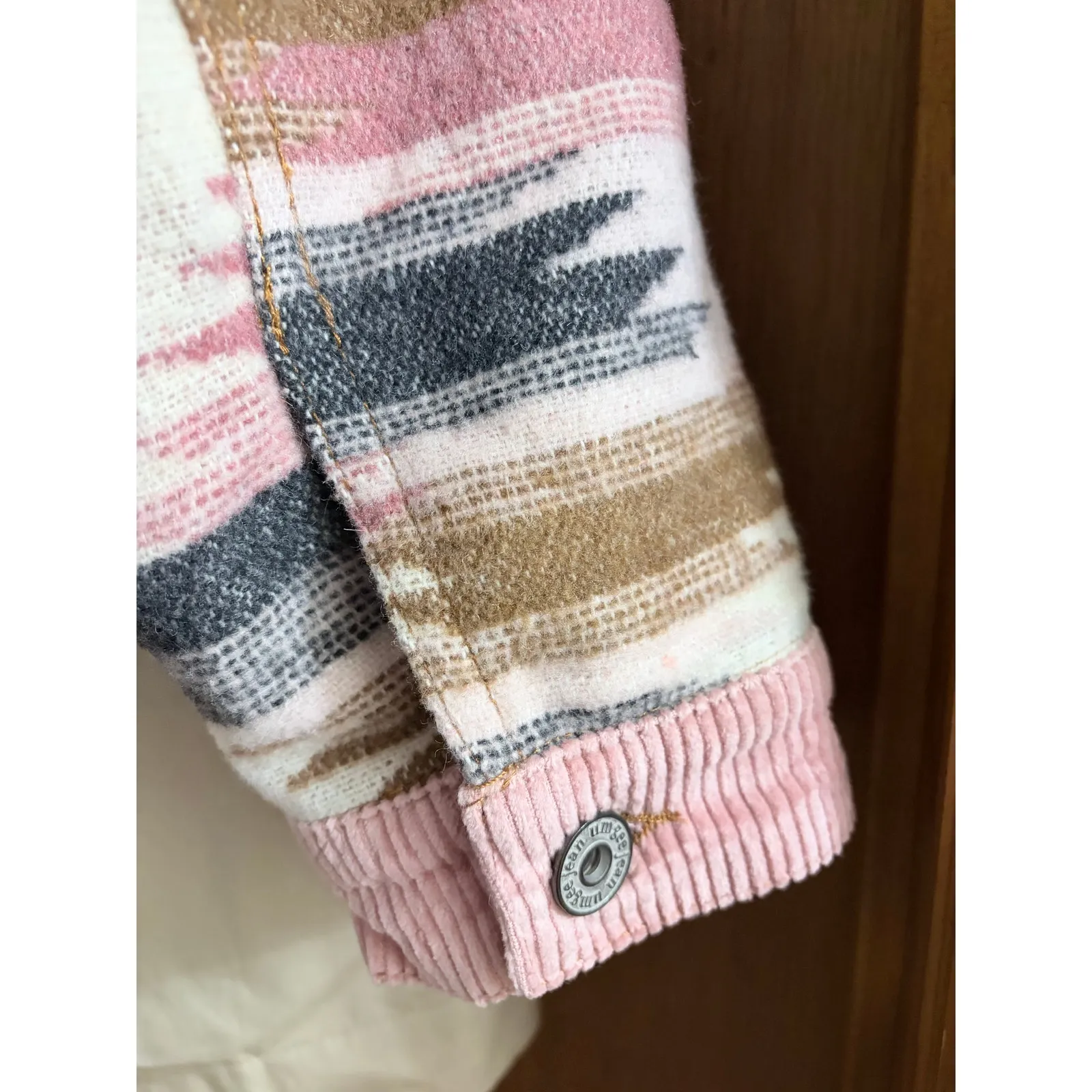 Umgee Pink Corduroy Cropped Flannel SW Jacket size Medium - Image 7