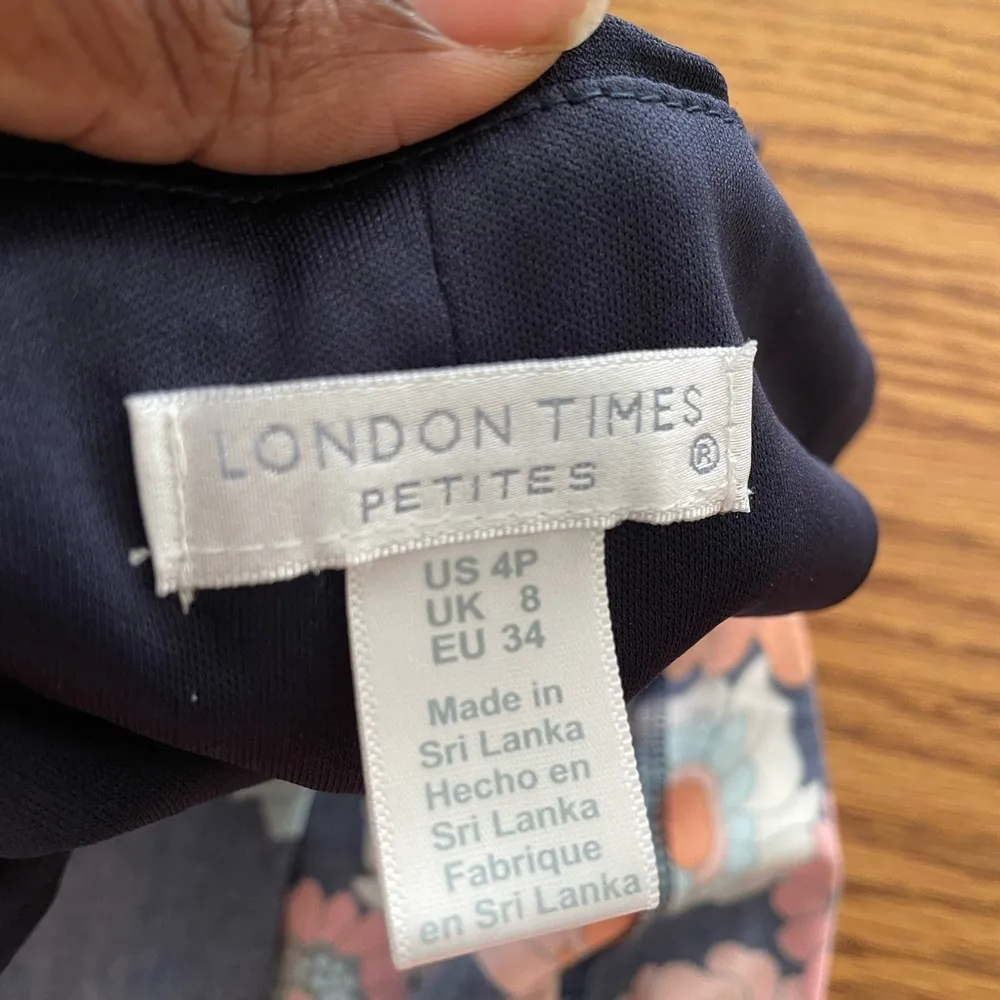 London Times V Neck Floral Print Sleeveless Maxi Dress Size 4P - Image 5