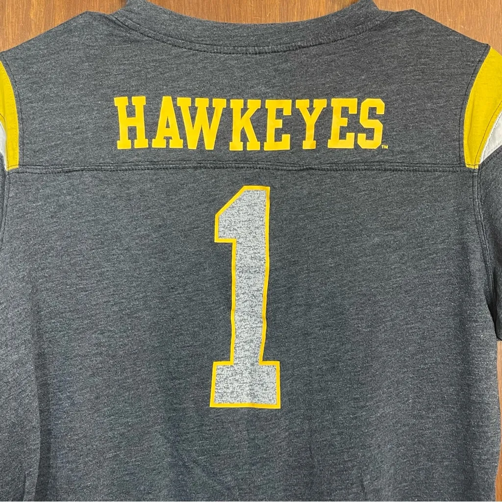 Nike Iowa Hawkeyes Woman’s Vneck Grey Lightweight Casual Tee Size XL - Image 5