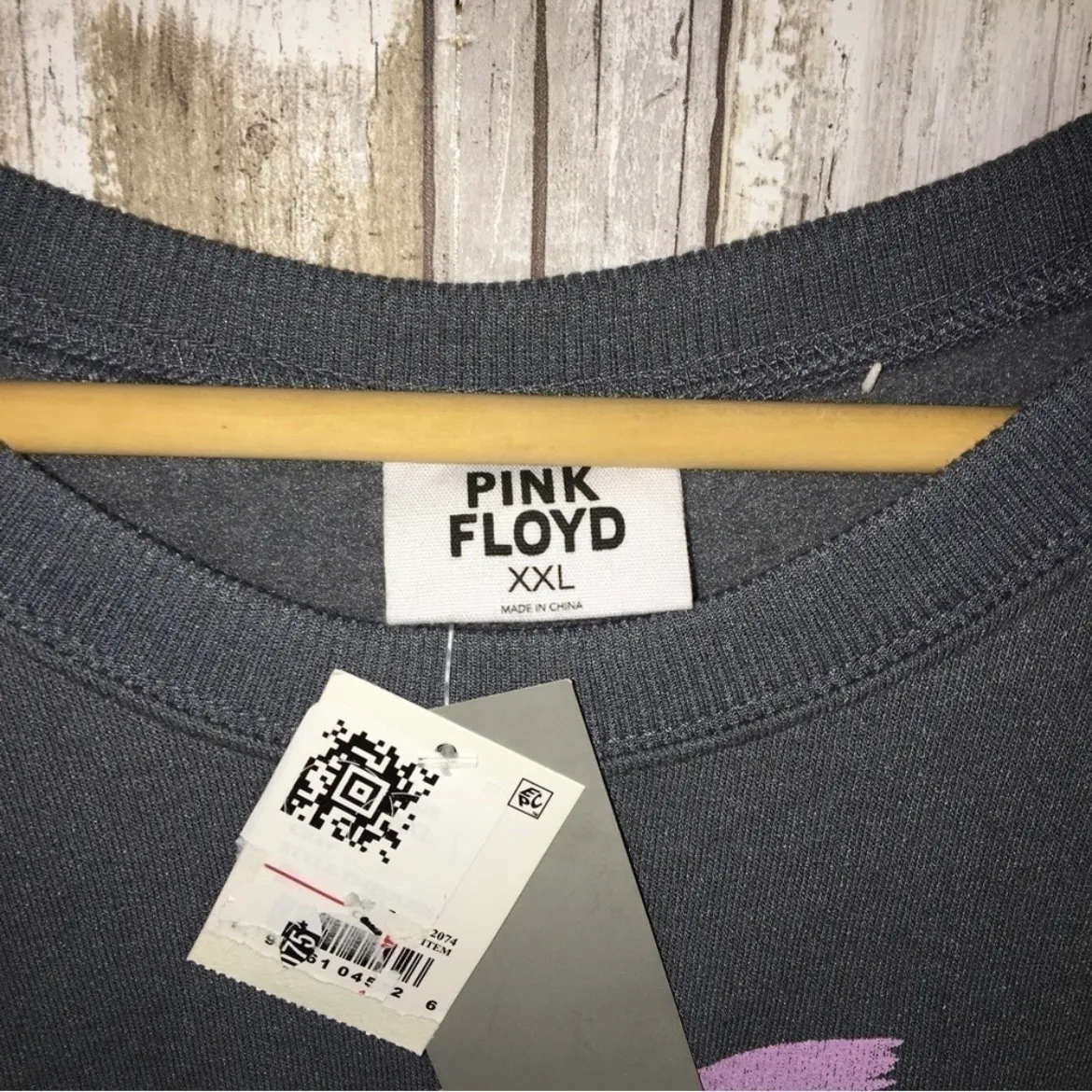 NWT Pink Floyd Dark Side Grey Crop Sweatshirt  Large - Image 4