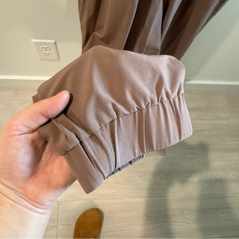 NWT Abercrombie & Fitch Travelers Jumpsuit in Taupe Size XL - Image 12