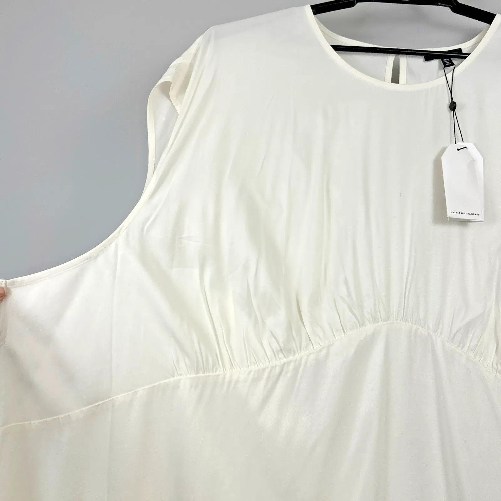 Universal Standard Size 4X Blouse Cupro Crew Neck Top Cream New NWD Shell Shirt - Image 4